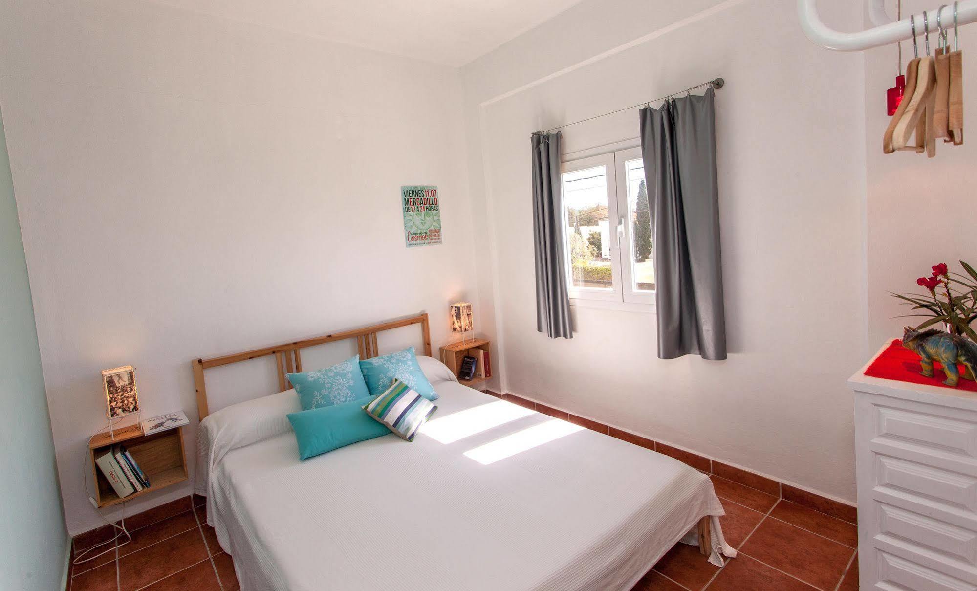 Cosmos Grand Hostal Sant Francesc de s'Estany Luaran gambar