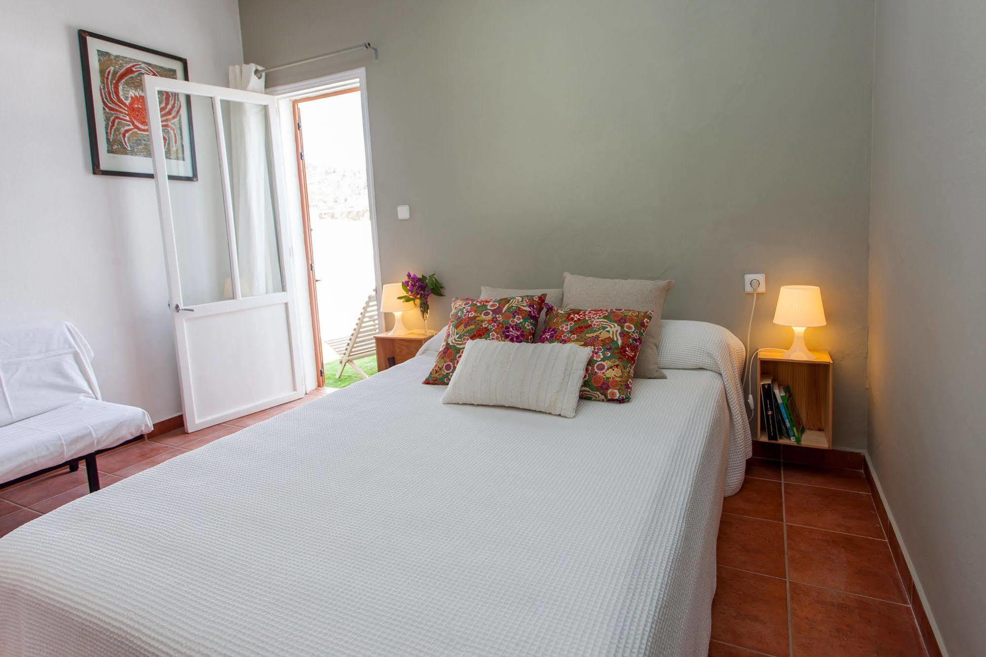 Cosmos Grand Hostal Sant Francesc de s'Estany Luaran gambar