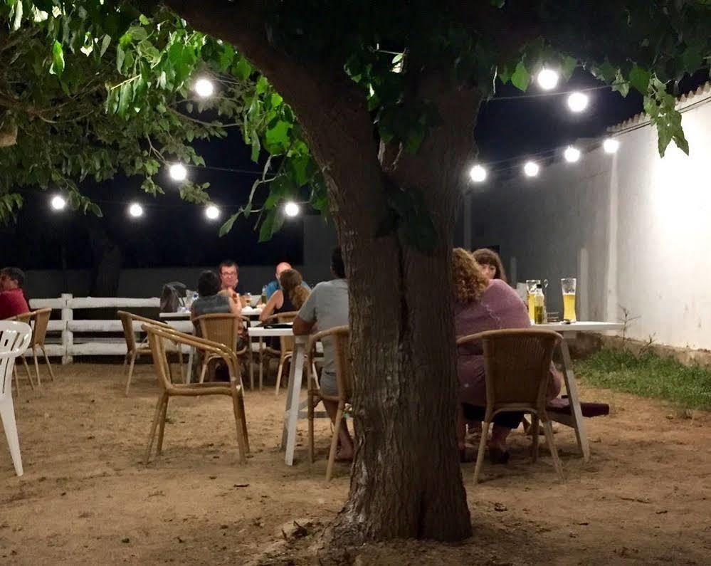 Cosmos Grand Hostal Sant Francesc de s'Estany Luaran gambar