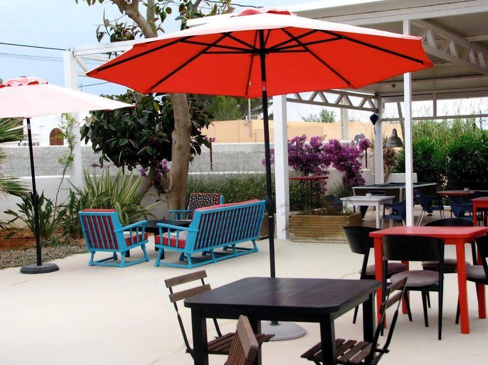 Cosmos Grand Hostal Sant Francesc de s'Estany Luaran gambar