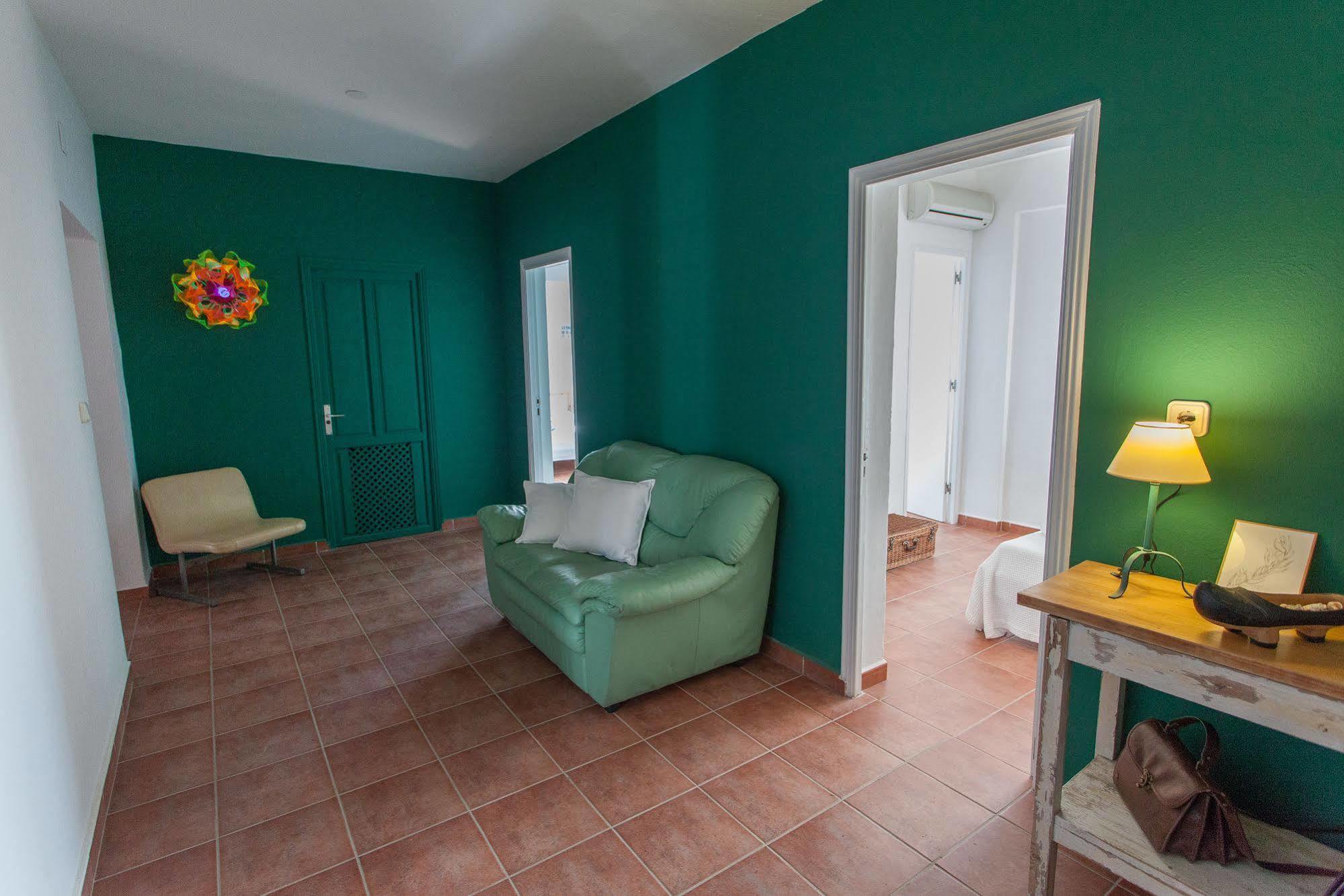 Cosmos Grand Hostal Sant Francesc de s'Estany Luaran gambar